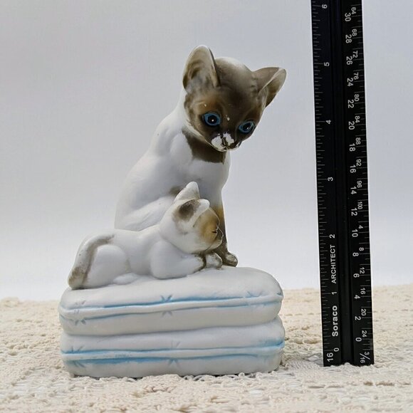 Vintage Mann Bisque Porcelain Siamese Cat & Kitten Music Box - Picture 7 of 7